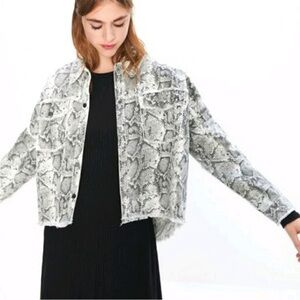 Zara Snakeskin Studded Frayed Denim Jacket Elbow Patch Size Large